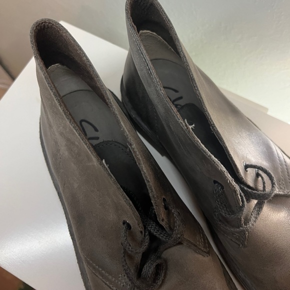 Mens Clark’s grey Chukka boot size 8 - Picture 4 of 7